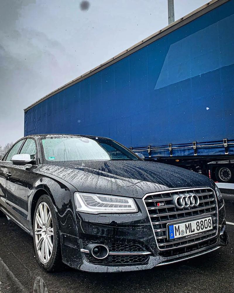 奥迪s8适合什么人开/s8奥迪适合跑长途吗